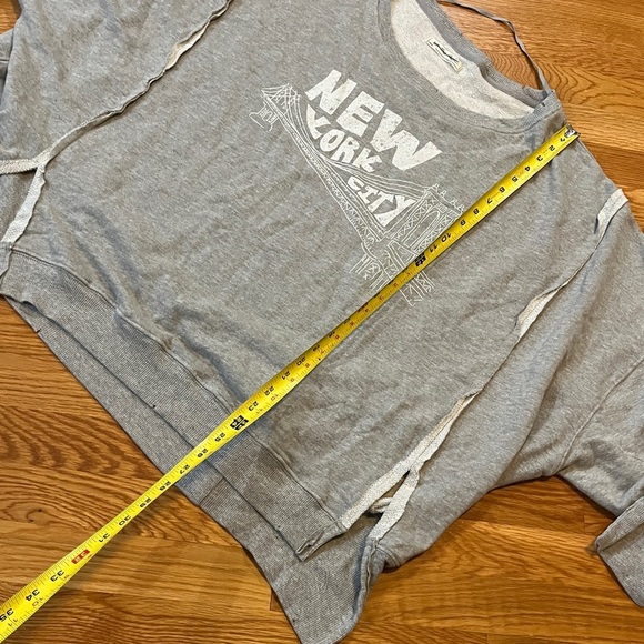 Free People Graphic Camden Pullover in New York Combo Size Large NEW - Picture 6 of 15